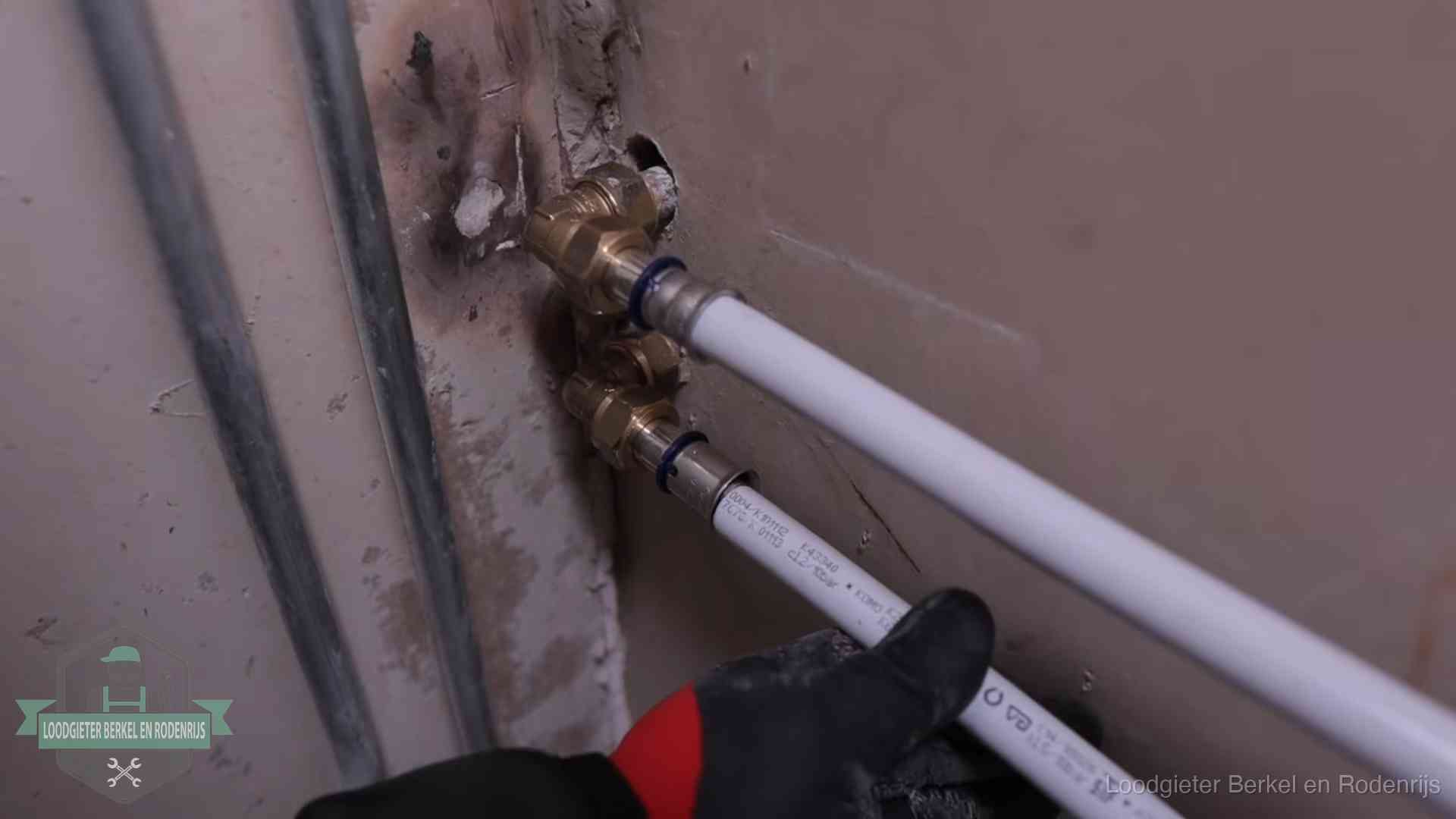 Kwaliteitsnormen voor loodgieterswerk in Berkel en Rodenrijs Meerlagenbuizen met keurmerk en rvs persfittingen op muuraansluitingen in Berkel en Rodenrijs