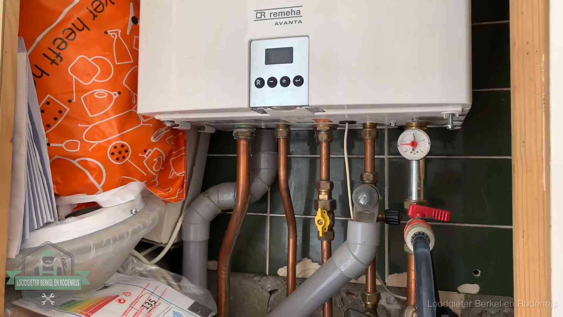 Remeha cv-ketel onderhoud in Berkel en Rodenrijs Oudere Remeha cv-ketel in een ketelkast in een woning in Berkel en Rodenrijs