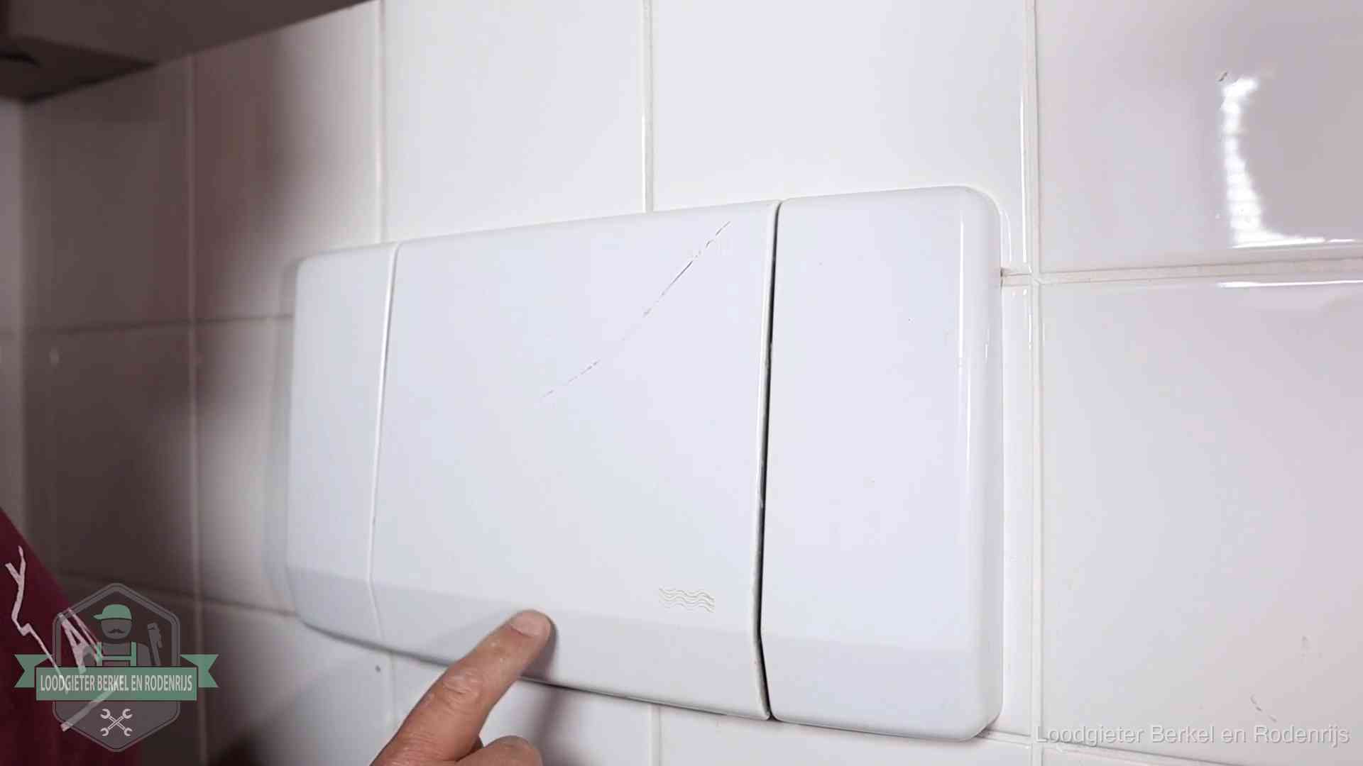 Oorzaken van een verstopte wc in Berkel en Rodenrijs Bedieningspaneel van een inbouwreservoir van een hangend toilet in Berkel en Rodenrijs